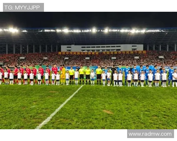 太阳神足球明星闪耀绿茵场展现激情与荣耀的传奇之路 太阳神足球明星闪耀绿茵场展现激情与荣耀的传奇之路