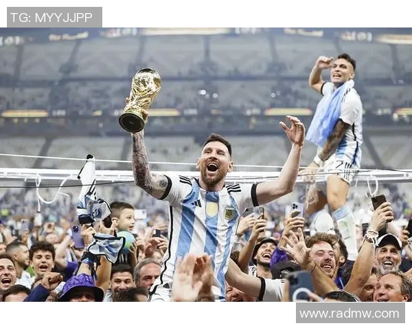 全球足坛的传奇人物盘点那些著名的足球明星与他们的辉煌成就