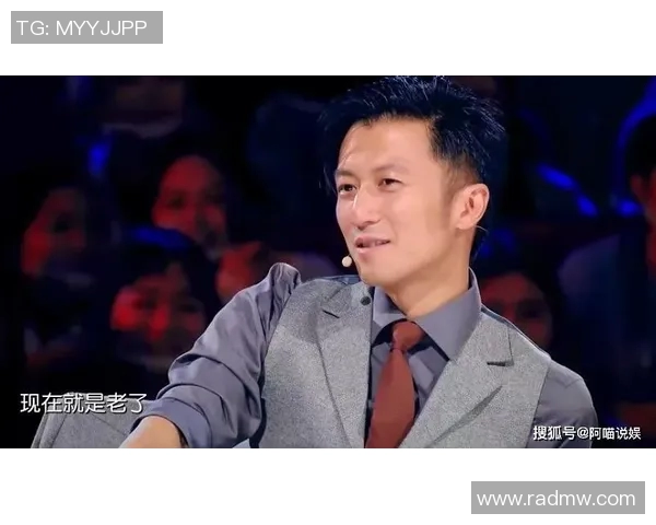 谢霆锋与足球明星同框合影展现运动魅力与明星风采的精彩瞬间