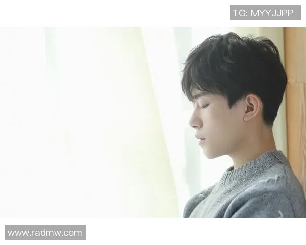 足球明星壁纸相框打造个性家居空间让你的爱好与生活完美融合