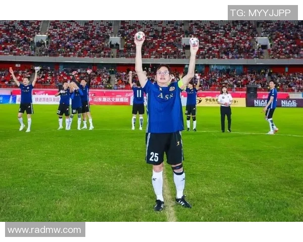 足球明星的极速奔跑展现了他们超凡的运动天赋与竞技精神 足球明星的极速奔跑展现了他们超凡的运动天赋与竞技精神