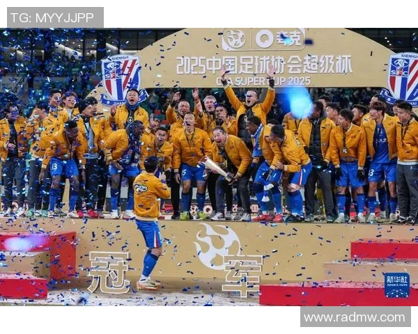 足球明星闪耀超级碗舞台展现运动魅力与激情