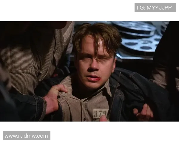 浴血黑帮中的足球明星面孔揭示了不为人知的黑暗故事与激情人生