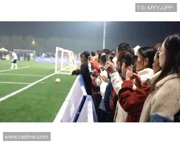 重庆足球热潮来袭足球明星是否会莅临这座山城引发关注