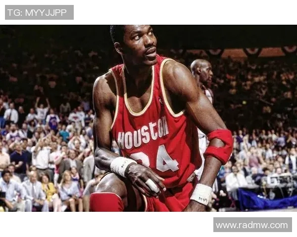 布鲁克洛佩斯的篮球之路：从新秀到NBA明星的成长历程