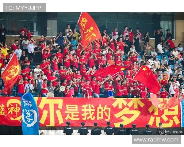 国足友谊赛展现团队精神与拼搏精神期待未来更辉煌的表现