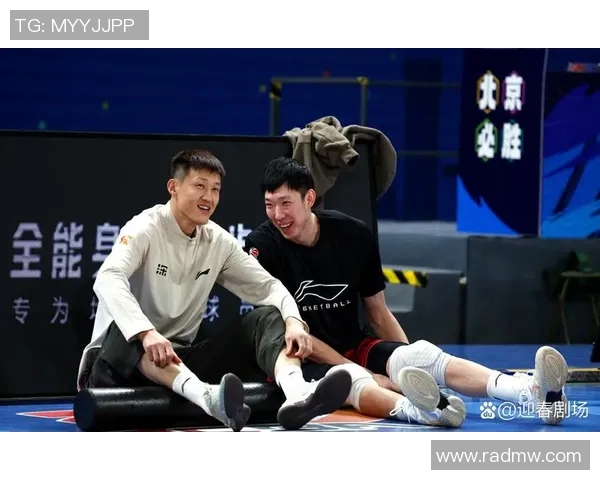 老树篮球明星的传奇人生与不屈精神在赛场上的辉煌瞬间